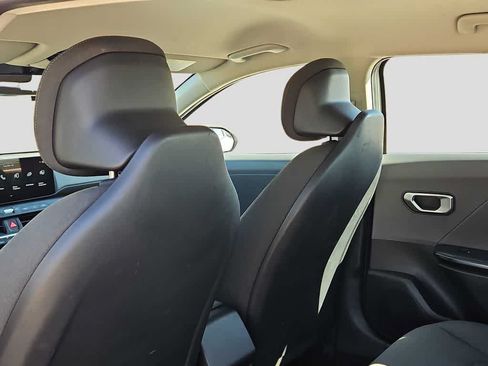 Used 2025 Kia K4 FWD image 16