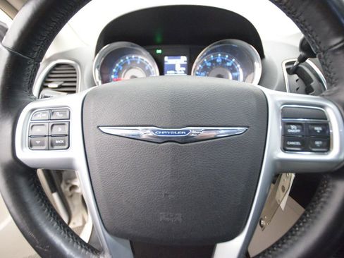 Used 2012 Chrysler Town & Country Touring image 26