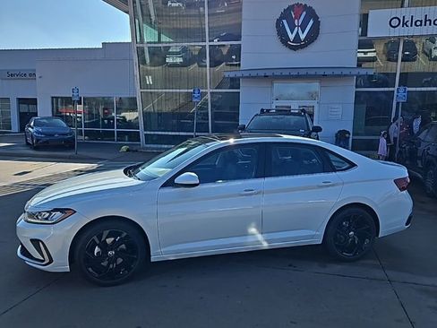 New 2026 Volkswagen Jetta SE FWD image 8