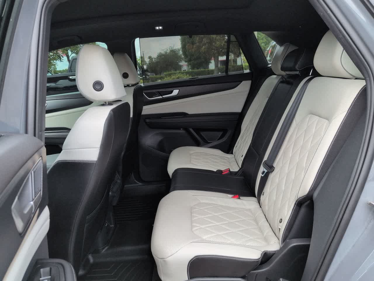 Used 2024 Volkswagen Atlas Cross Sport SEL Premium R-Line AWD/4WD image 13
