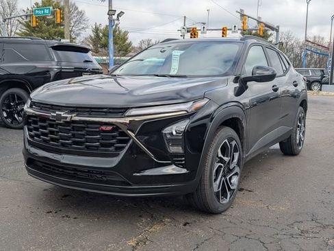 New 2026 Chevrolet Trax RS w/ Sunroof Package FWD image 3