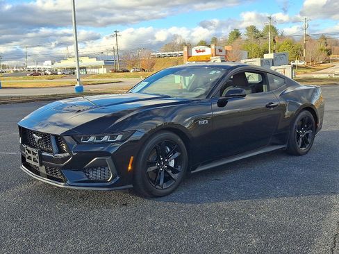 Used 2025 Ford Mustang GT image 3