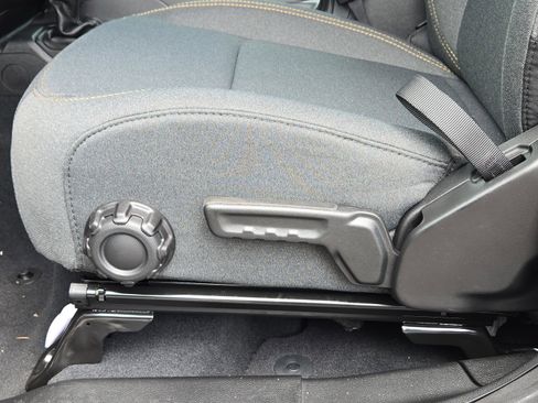 New 2025 Jeep Gladiator Sport image 17