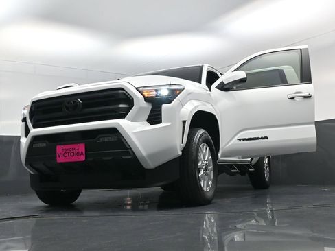 Used 2025 Toyota Tacoma SR5 RWD image 28