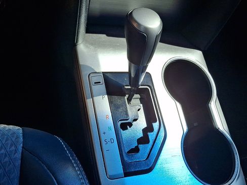 Used 2014 Toyota Camry SE image 14