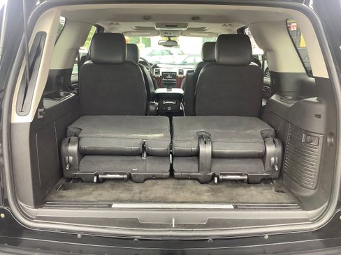 Used 2011 Cadillac Escalade Luxury image 15