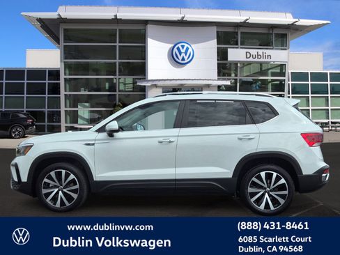 Certified 2023 Volkswagen Taos SE w/ Panoramic Sunroof Package FWD image 7