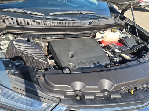 Used 2023 Chevrolet Traverse LT FWD image 25
