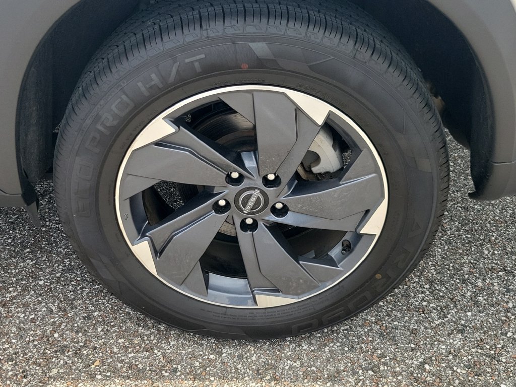 Certified 2025 Nissan Rogue SV FWD image 5