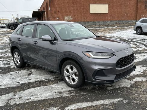 Certified 2023 Honda HR-V LX image 2
