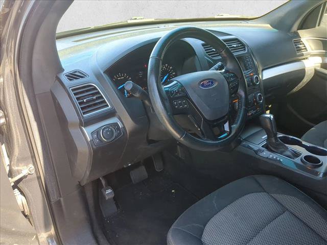 Used 2017 Ford Explorer XLT FWD image 10