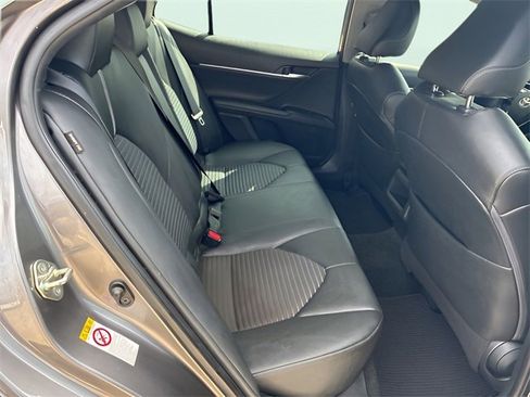 Used 2018 Toyota Camry SE w/ Convenience Package image 9