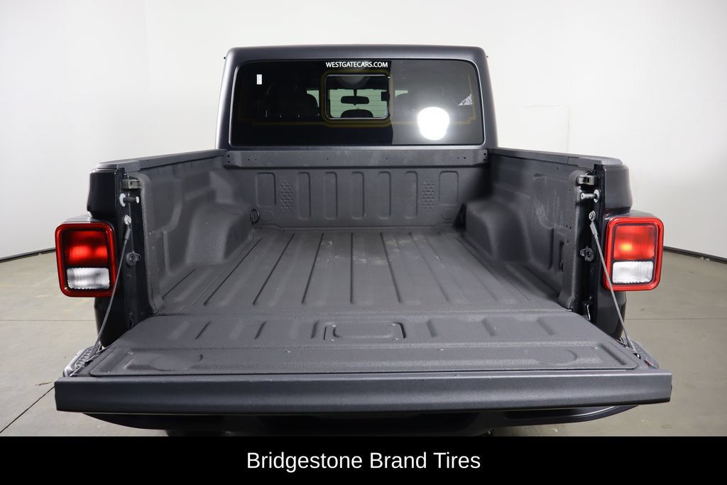 Used 2022 Jeep Gladiator Sport AWD/4WD image 17