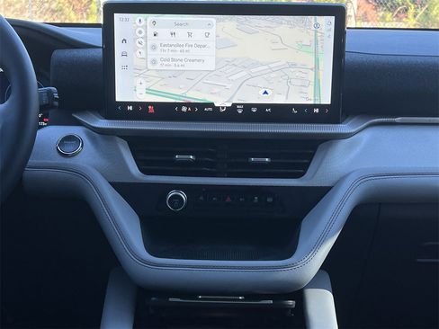 New 2025 Ford Explorer Active w/ Active Comfort Package image 3