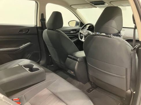 Used 2025 Nissan Altima 2.5 SV FWD image 37