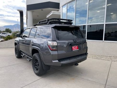 Used 2021 Toyota 4Runner TRD Off-Road Premium w/ Moonroof Package AWD/4WD image 4
