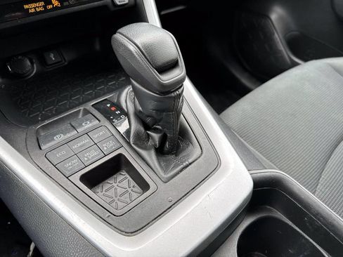 Used 2021 Toyota RAV4 LE w/ Carpet Mat Package (TMS) AWD/4WD image 21
