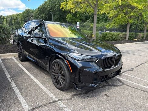 Used 2024 BMW X5 xDrive40i w/ M Sport Package AWD/4WD image 3