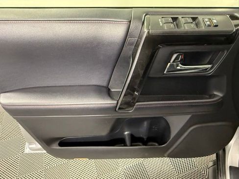 Used 2019 Toyota 4Runner TRD Off-Road Premium AWD/4WD image 13