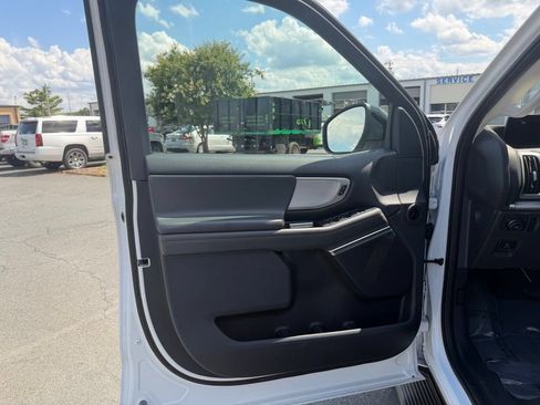 Used 2025 Ford Expedition Max Active AWD/4WD image 16