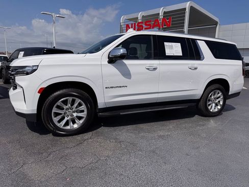Used 2023 Chevrolet Suburban Premier AWD/4WD image 2