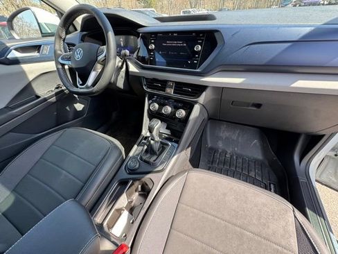 Certified 2023 Volkswagen Taos SE w/ Panoramic Sunroof Package image 25