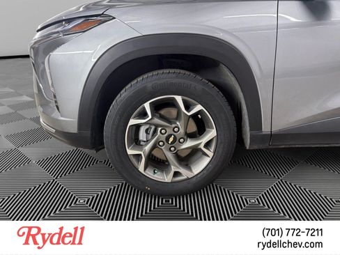 Used 2025 Chevrolet Trax LT w/ Driver Confidence Package FWD image 9