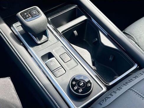 New 2025 Nissan Pathfinder SV image 17