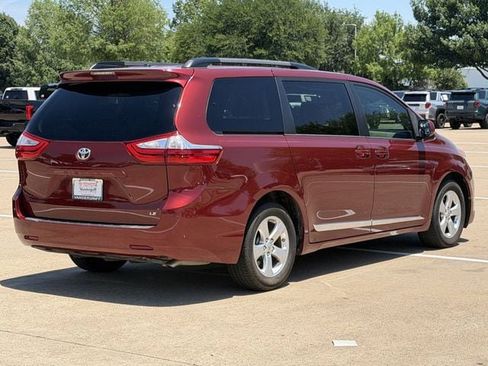 Used 2015 Toyota Sienna LE FWD image 4