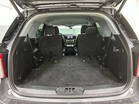Used 2022 Ford Explorer XLT w/ Equipment Group 202A image 6