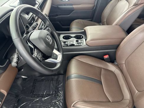 Used 2025 Honda Pilot Elite image 25
