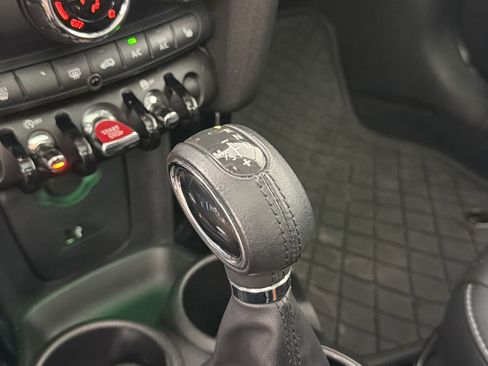 Used 2019 MINI Cooper 4-Door Hardtop w/ Storage Package image 19