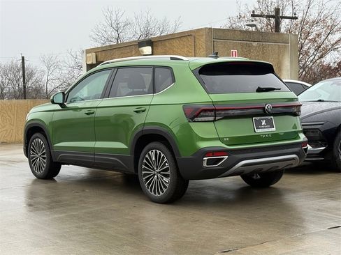 New 2026 Volkswagen Taos SE image 5