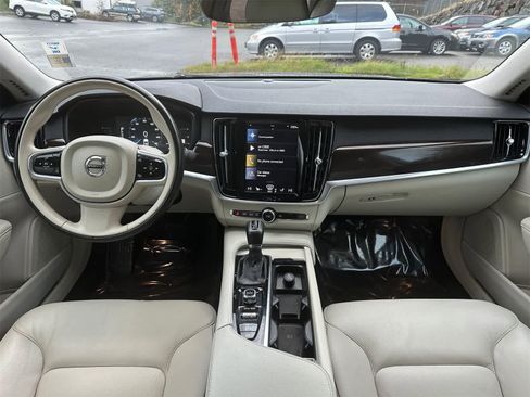 Used 2017 Volvo S90 T5 Momentum w/ Vision Package image 10