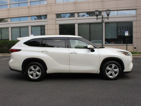 Used 2020 Toyota Highlander L AWD/4WD image 6