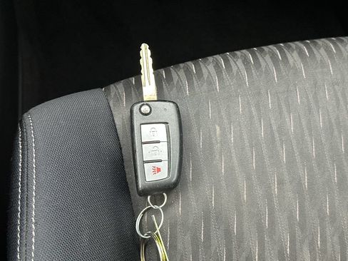 Used 2017 Nissan Rogue S AWD/4WD image 27