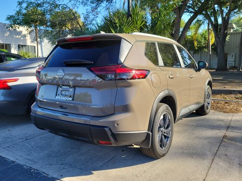 Certified 2025 Nissan Rogue SV w/ SV Premium Package FWD image 9