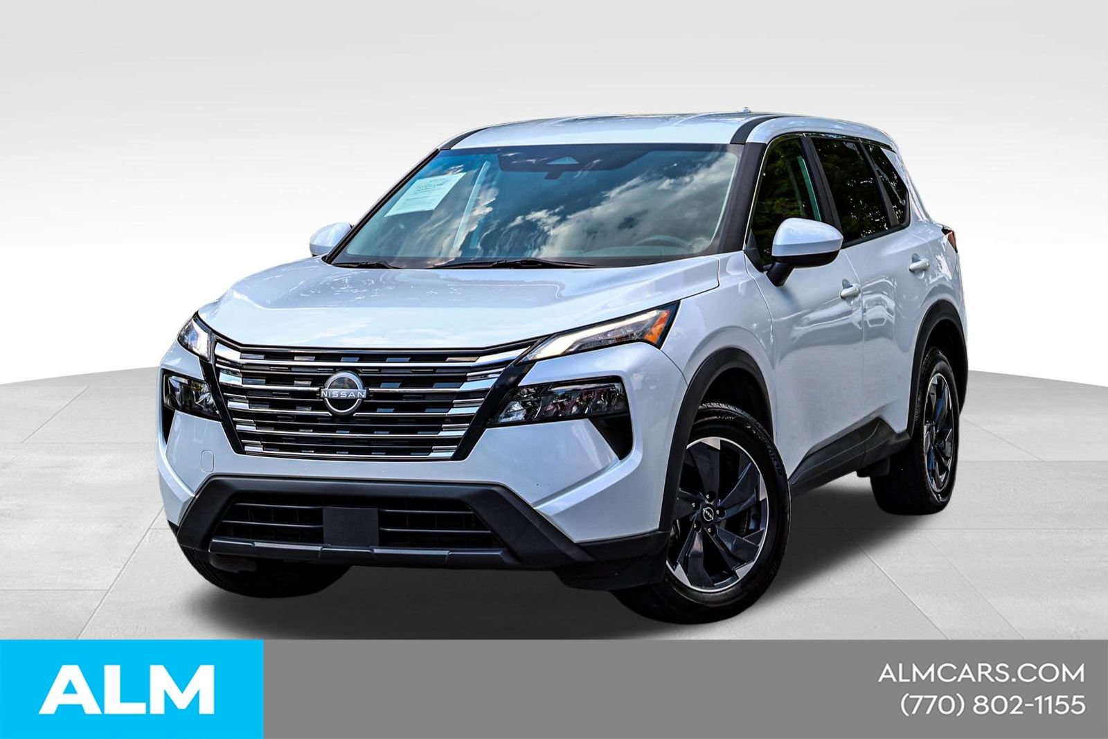 Used 2024 Nissan Rogue SV FWD image 1