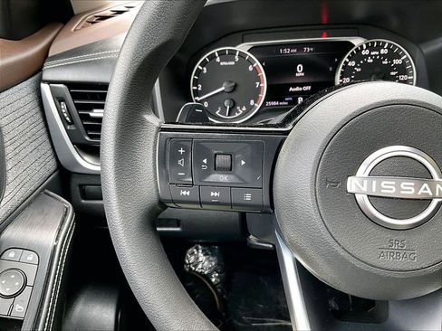Used 2023 Nissan Rogue SV AWD/4WD image 19