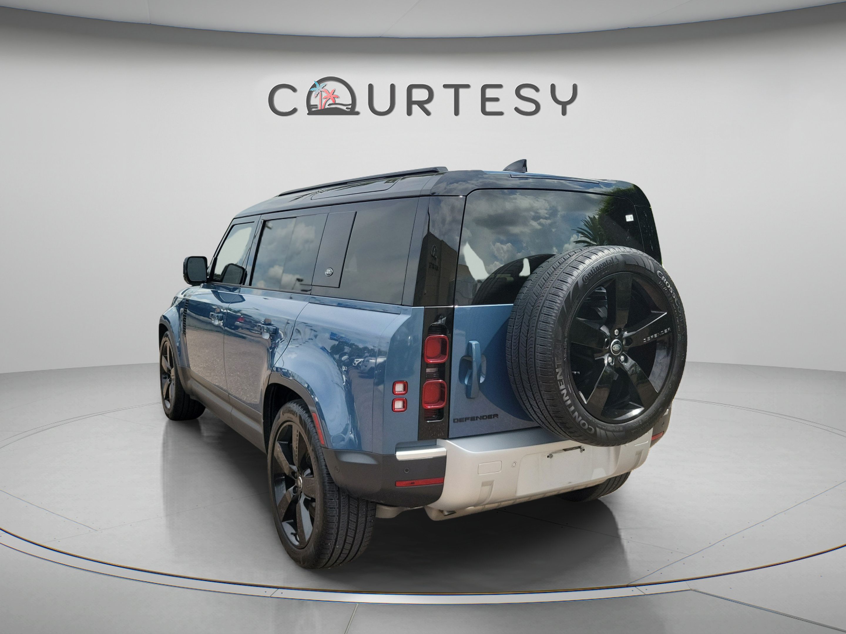 Used 2023 Land Rover Defender 110 S AWD/4WD image 5