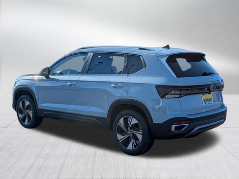New 2026 Volkswagen Taos SE image 2