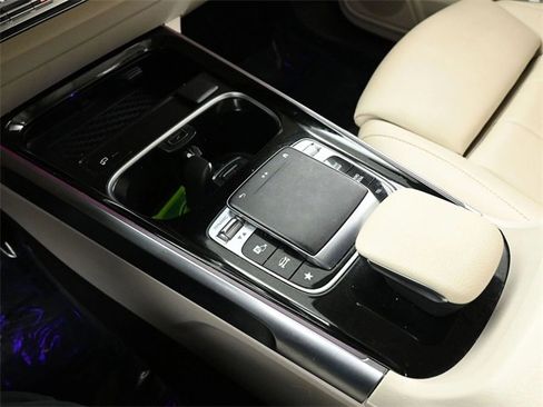 Used 2020 Mercedes-Benz GLB 250 w/ Premium Package image 31
