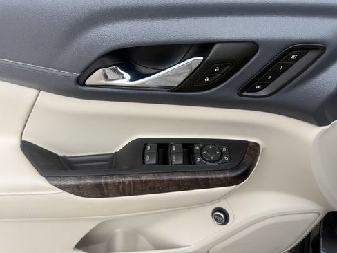 Used 2023 GMC Acadia Denali w/ Denali Technology Package image 17