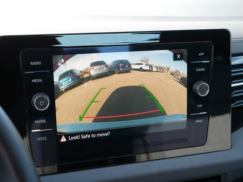 Certified 2025 Volkswagen Jetta SE w/ Sunroof Package image 29