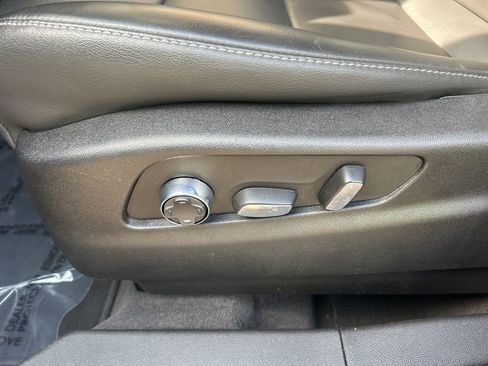 Used 2025 Cadillac XT4 Premium Luxury image 18