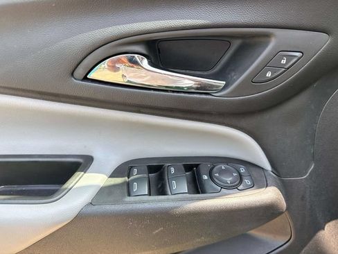 Used 2024 Chevrolet Equinox LT FWD image 26