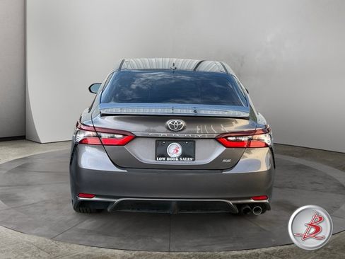 Used 2022 Toyota Camry SE FWD image 6