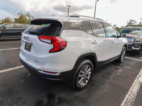 Used 2024 GMC Terrain SLT AWD/4WD image 4