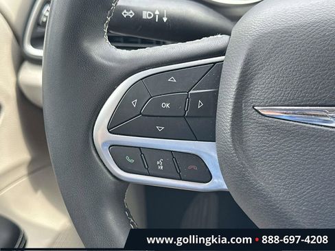 Used 2023 Chrysler Pacifica Touring-L FWD image 20