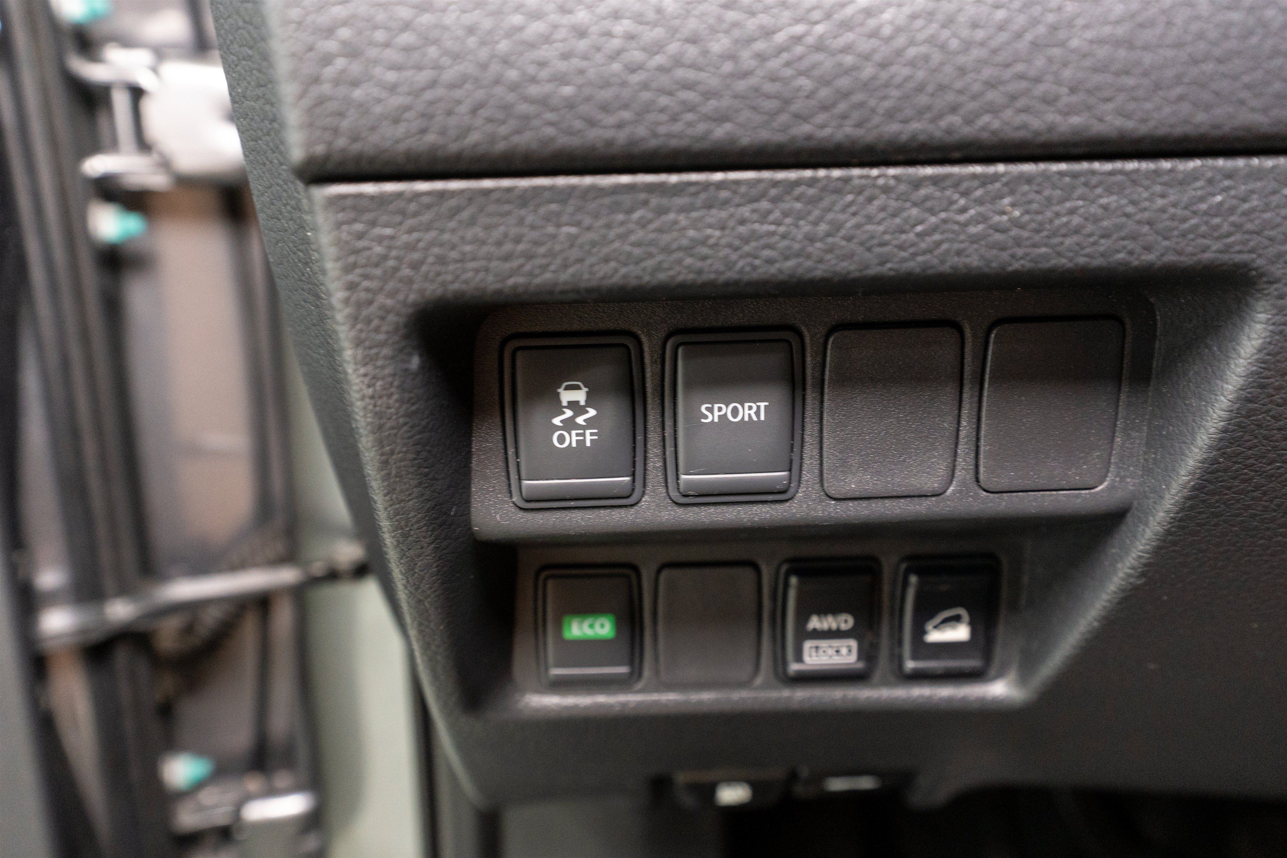 Used 2016 Nissan Rogue SV AWD/4WD image 25